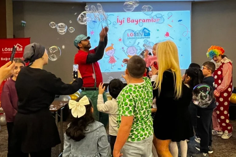 LÖSEV İstanbul'da lösemili çocuklar ve aileleri için düzenlenen bayram etkinliği