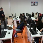 Manisa Büyükşehir Belediyesi tarafından gençlere yönelik verilen dijital ve yapay zeka eğitimleri