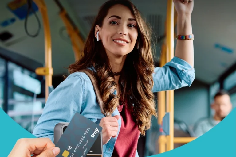 Manisa'da toplu taşıma araçlarında TROY kart ile ücretsiz biniş fırsatını gösteren görsel