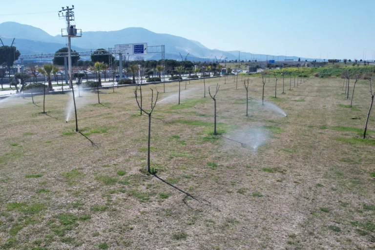 Manisa'da yeşil alanlarda akıllı sulama sistemi uygulaması