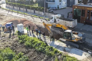 Manisa Güzelyurt'ta sorunlu kanalizasyon hattının yenilenme çalışması