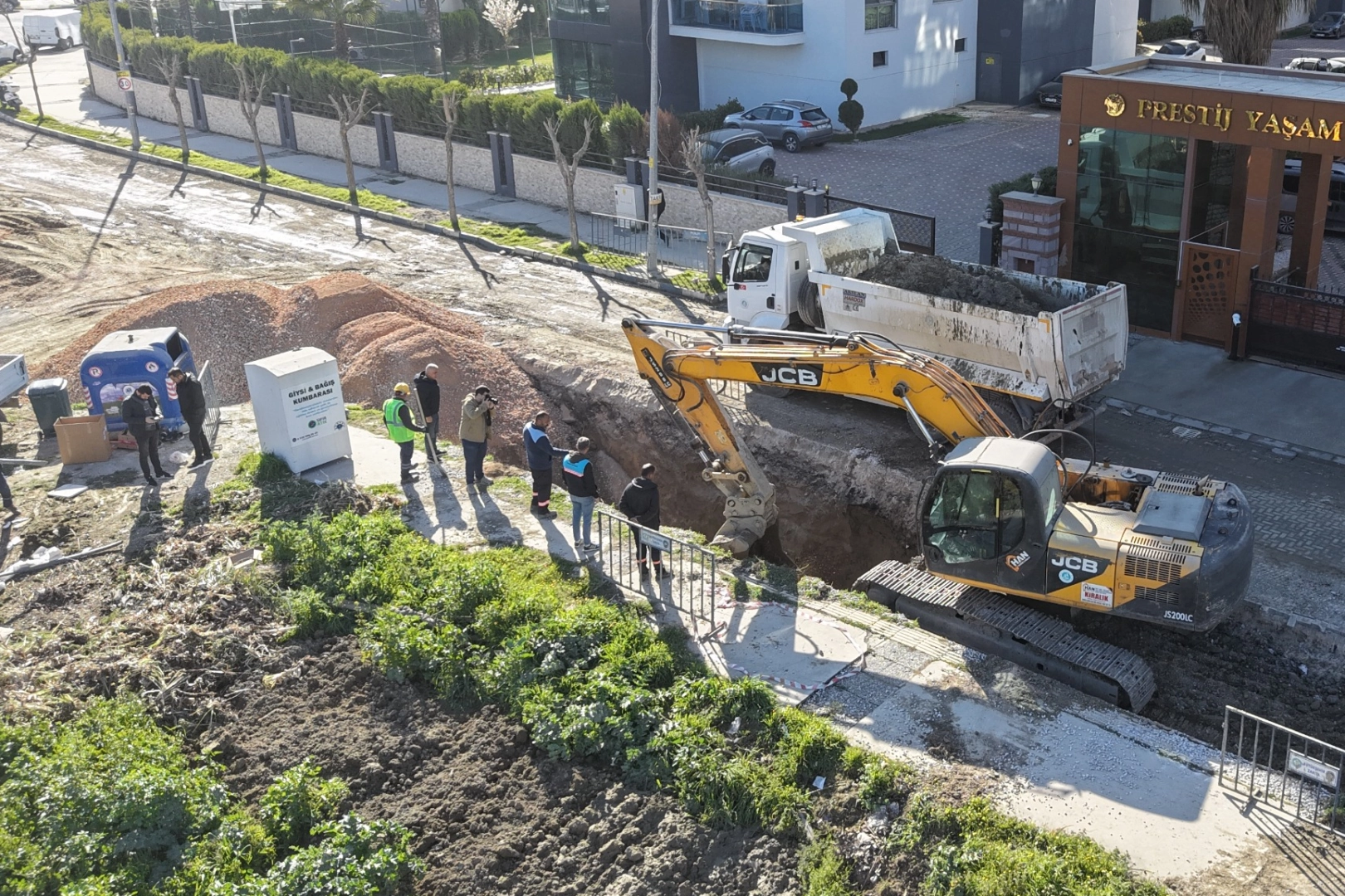 Manisa Güzelyurt'ta sorunlu kanalizasyon hattının yenilenme çalışması