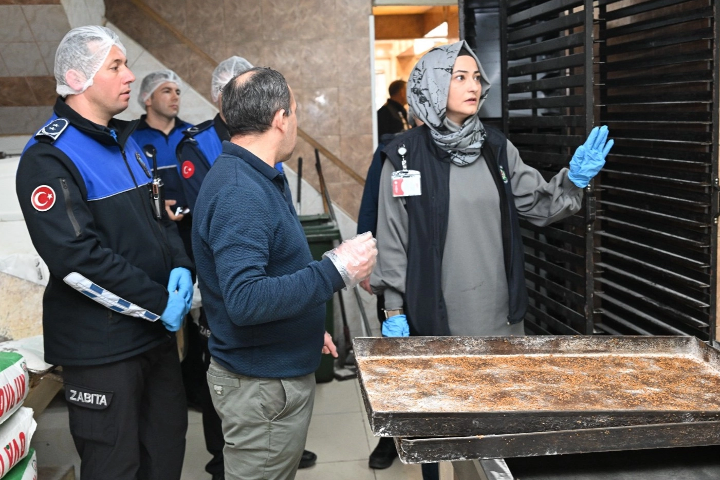 Manisa zabıta ekipleri ramazan ayında fırınlarda gıda denetimi yapıyor