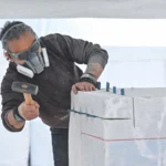 Marble İzmir Fuarı'nda mermer blokların heykeltıraşlar tarafından işlenerek sanata dönüştürüldüğü heykel çalıştayı