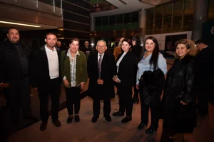 Kayseri Büyükşehir Belediye Başkanı Memduh Büyükkılıç, Kadir Gecesi'nde esnafla birlikte iftar sofrasında