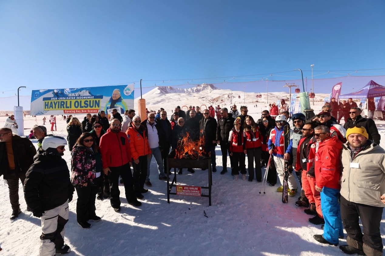 Kayseri Erciyes Kayak Merkezi'nde inşaat çalışmaları ve Başkan Memduh Büyükkılıç