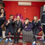 Mersin Büyükşehir Belediyesi ekipleri, bayram öncesinde yaşlı ve engelli vatandaşlara evde bakım hizmeti sunuyor.