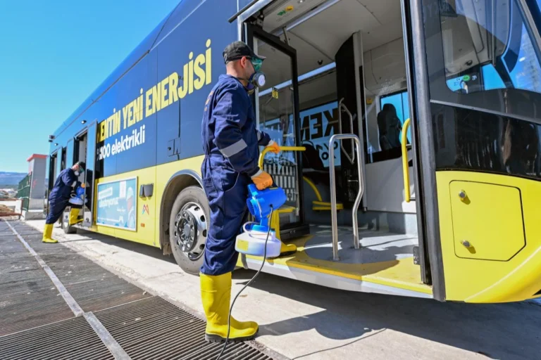 Mersin Büyükşehir Belediyesi toplu taşıma araçlarında hijyen ve güvenlik denetimleri yapıyor