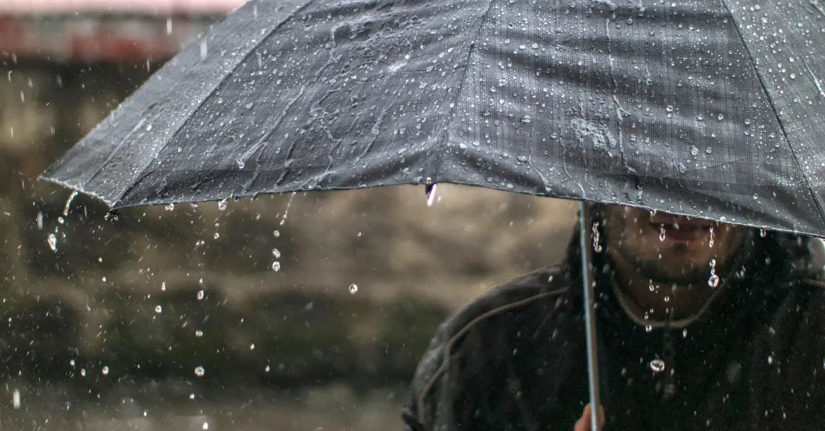 Meteoroloji, Türkiye genelinde sağanak, yoğun kar ve toz taşınımı uyarısı yaptı.
