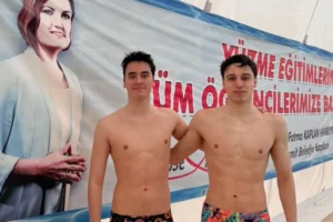 Milli yüzücü Kuzey Tunçelli, İzmit'te 2028 Los Angeles Olimpiyatları için antrenman yapıyor.