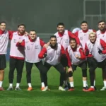 A Milli Futbol Takımı oyuncuları Romanya maçı hazırlık antrenmanında