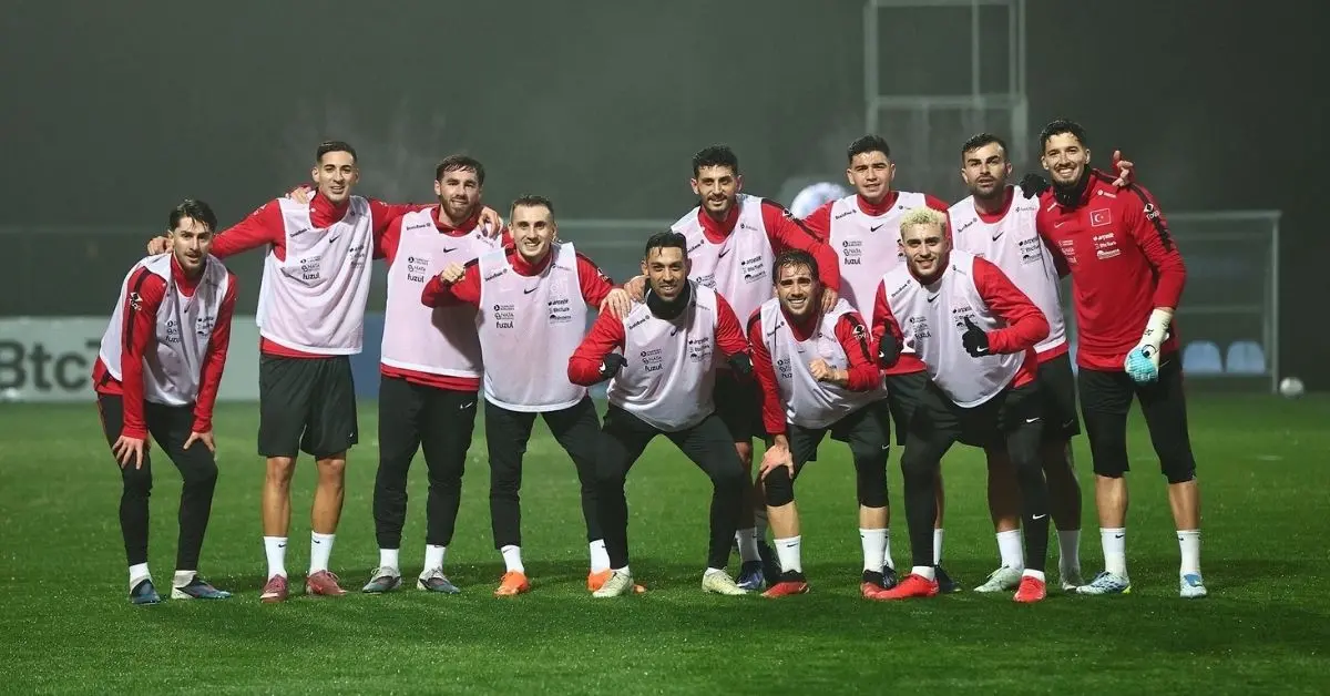 A Milli Futbol Takımı oyuncuları Romanya maçı hazırlık antrenmanında