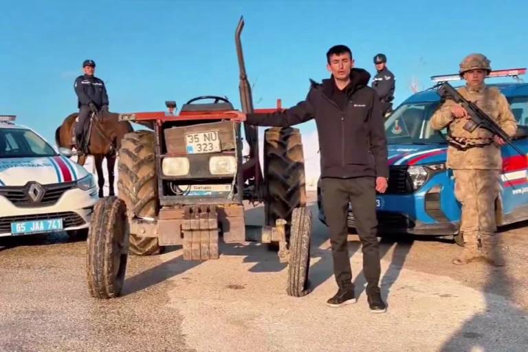 Muğla'dan 21 yıl önce çalınan ve Van'da bulunan traktör sahibinin torununa teslim ediliyor.