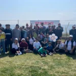 Muratpaşa Belediyesi Engelsiz Kafe'de Down Sendromu farkındalık etkinliği kapsamında boyanan tabaklardan oluşan çiçek figürü