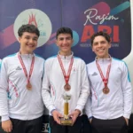 Nevşehir Makaralı Yay U-21 Erkek Takımı Türkiye Üçüncülük Kupası ile poz veriyor.