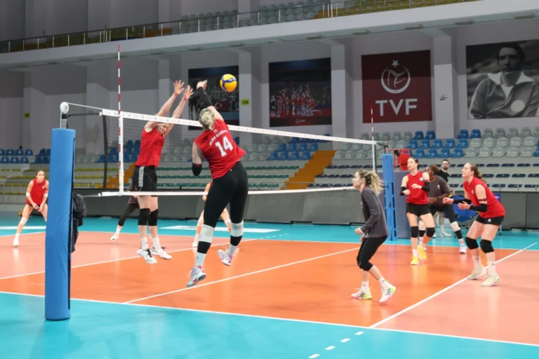 Nilüfer Belediyespor kadın voleybol takımı play-off maçlarına hazırlanıyor.