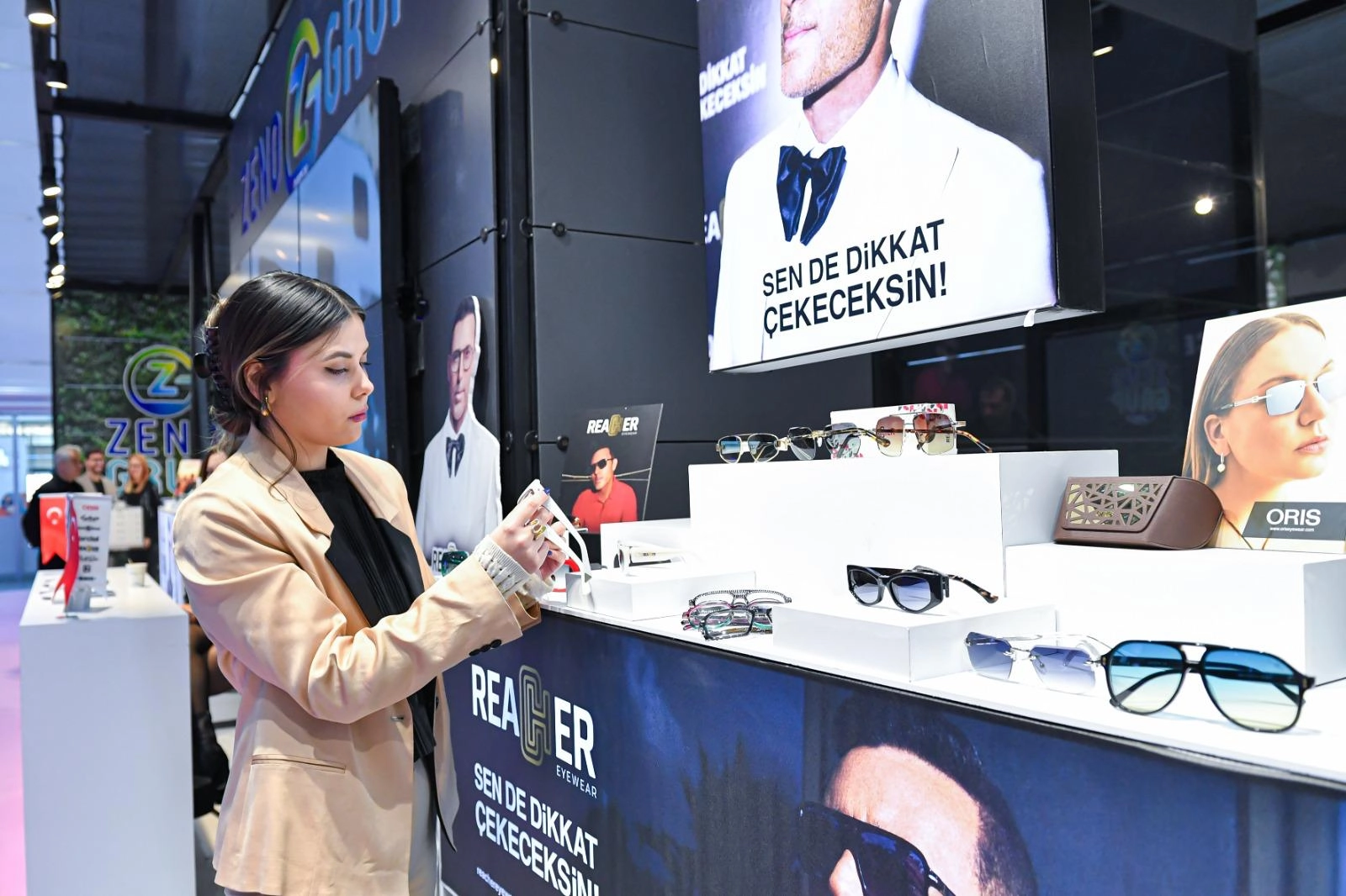 Optic World İzmir 2026 Fuarı'nın açılışını temsil eden görsel