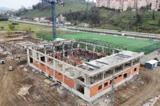 Ordu Eskipazar Spor Kompleksi inşaatı, yarı olimpik yüzme havuzu ve spor salonu yapım çalışmaları devam ediyor.