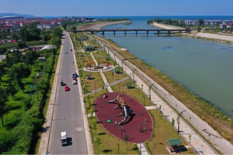 Ordu'da yeşil alanların 4 artışını gösteren park ve doğa manzarası