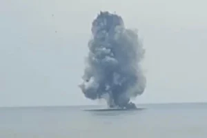 Ordu Ünye'de kıyıya vuran ve mühimmat yüklü olduğu tespit edilen insansız deniz aracının SAS ekiplerince kontrollü şekilde imha edilmesi
