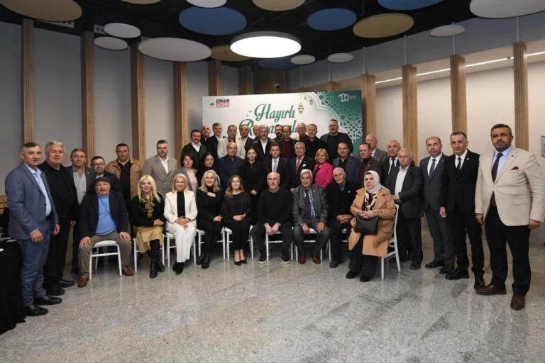 Osmangazi Belediye Başkanı Erkan Aydın muhtarlarla iftar sofrasında buluştu