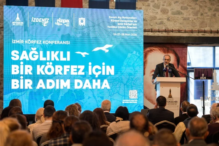 İzmir Körfezi'nde Sağlıklı Körfez hedefiyle düzenlenen uluslararası konferanstan genel görünüm