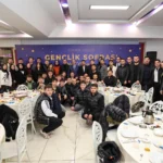 Sakarya Büyükşehir Belediye Başkanı Yusuf Alemdar, AK Parti Gençlik Kolları'nın düzenlediği sahur programında gençlerle bir araya geldi.