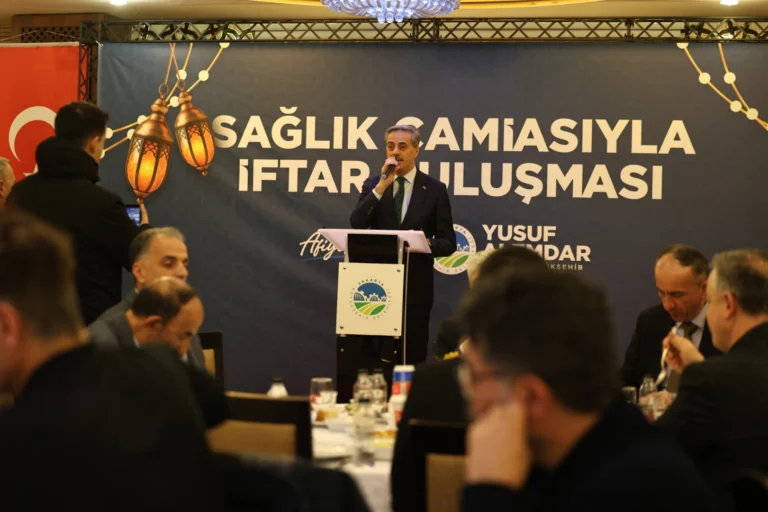 Sakarya'da Tıp Bayramı kapsamında sağlık çalışanları için düzenlenen iftar programı