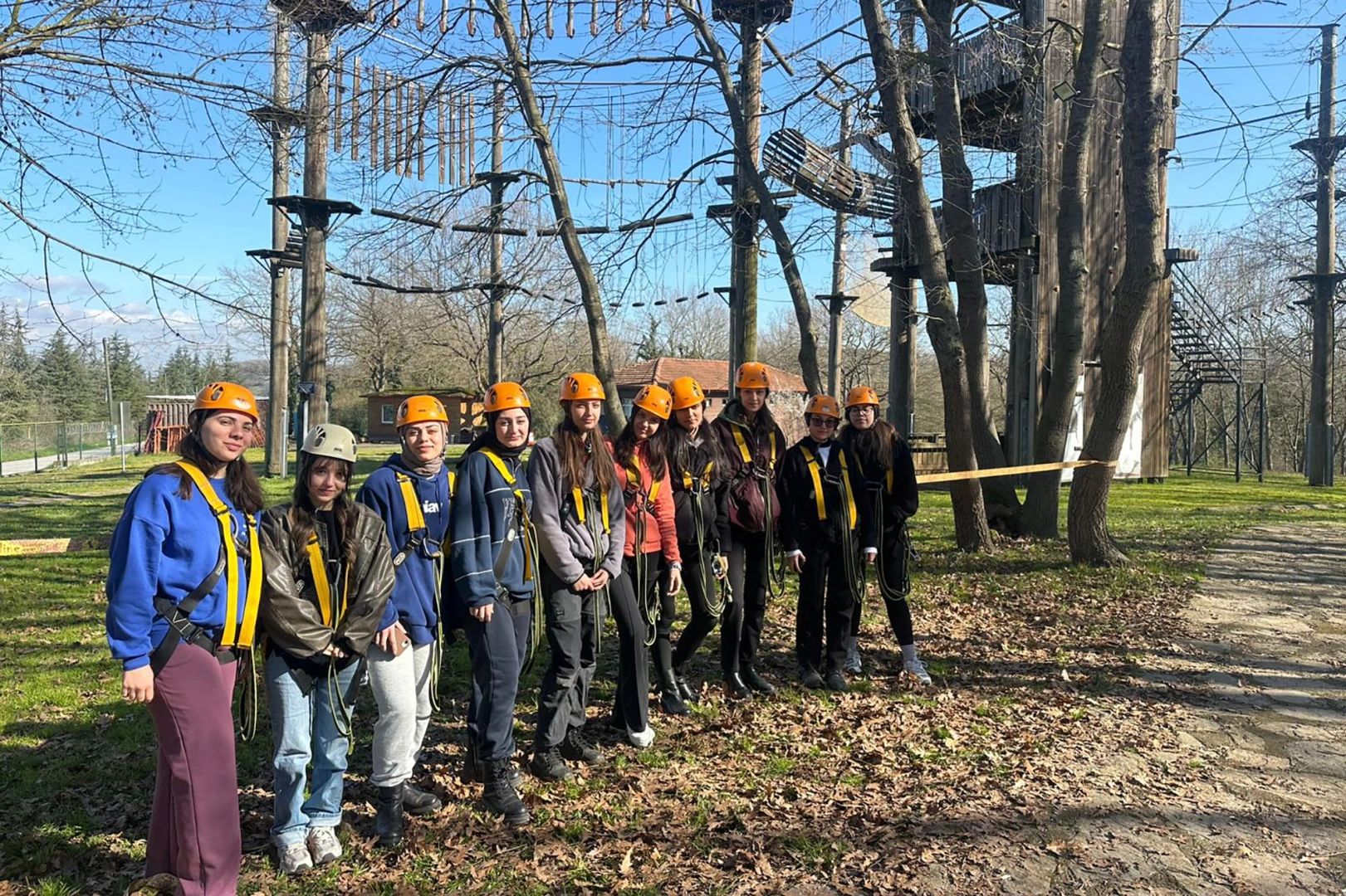 Sakarya Macera Park'ta kamp yapan gençler
