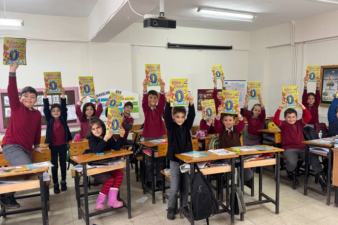 Sakarya'da bilim projesi kapsamında bir araya gelen çocuklar