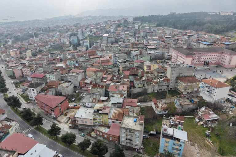 Samsun'da kentsel dönüşüm projesinin ilk etabı Anadolu Mahallesi'nde başlıyor, inşaat alanından genel görünüm.