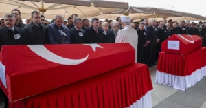 Ankara'da düzenlenen cenaze töreninde şehit ASELSAN teknisyenleri son yolculuğuna uğurlanıyor.