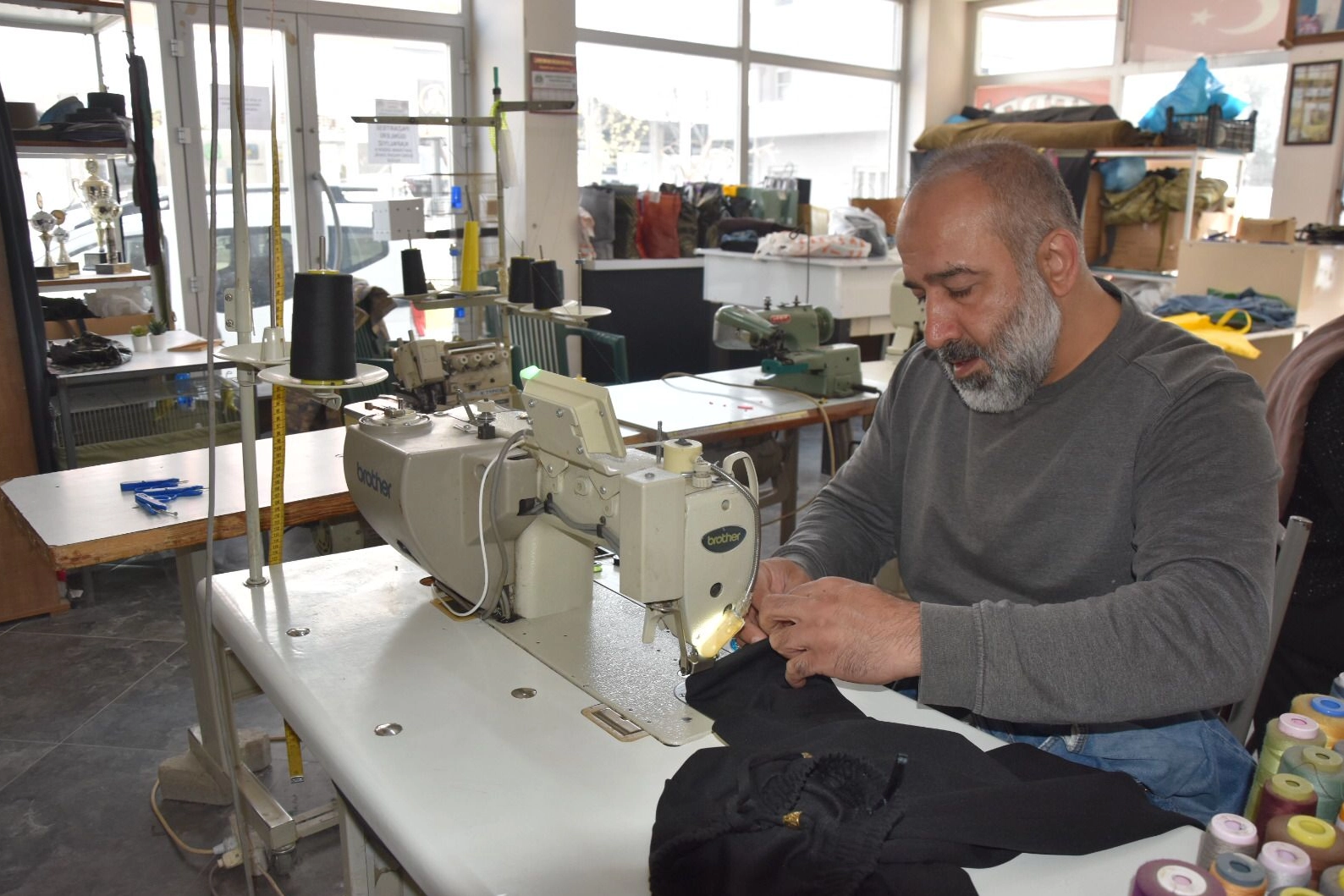 Manisa'da bayram öncesi terzilerde yoğunluk yaşanıyor, vatandaşlara randevu uyarısı yapıldı