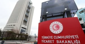Ticaret Bakanlığı logosu ve 'Hem üretici hem tüketici refahı gözetiliyor' yazısı