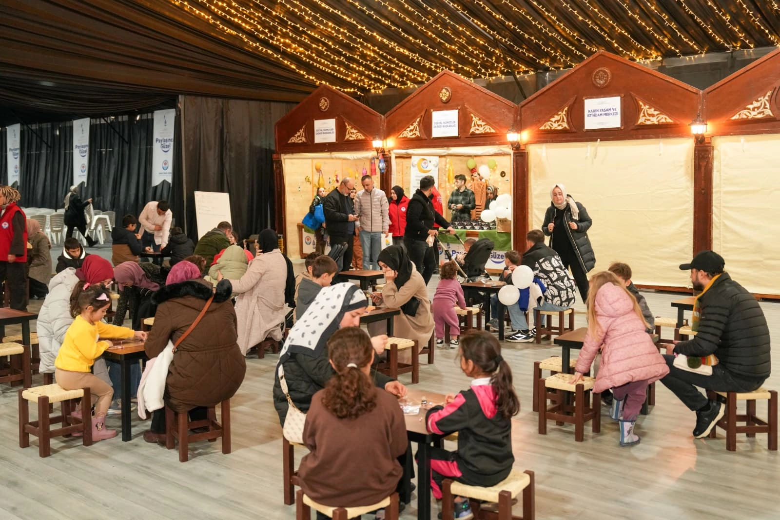 Trabzon Büyükşehir Belediyesi tarafından Dünya Sosyal Hizmet Günü kapsamında çocuk evlerindeki minikler için düzenlenen etkinlikten bir kare.