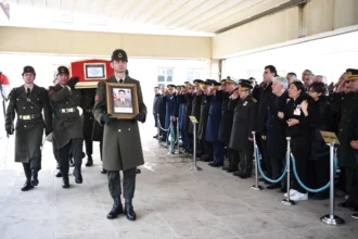 Şehit Binbaşı Sinan Taştekin için düzenlenen son görev töreni