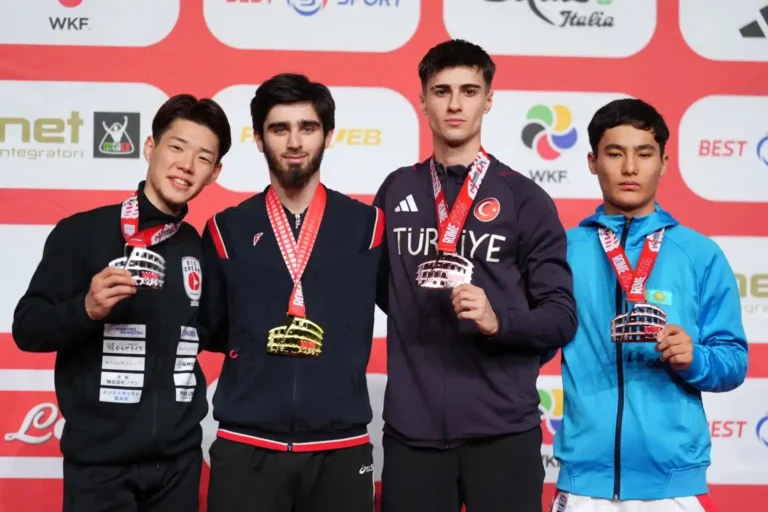 Kağıtspor voleybol, bisiklet ve karate branşlarında elde ettiği başarılarla kürsüde yer aldı.