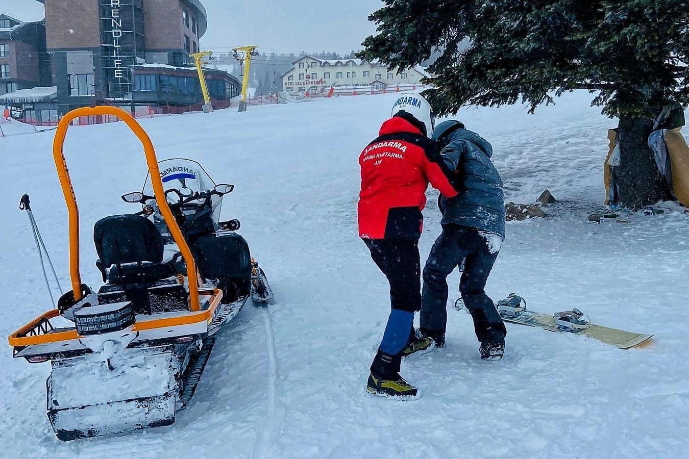 Uludağ'da Ramazan Bayramı ve sömestr tatilinde 9 günde 141 olaya müdahale eden JAK ekipleri.