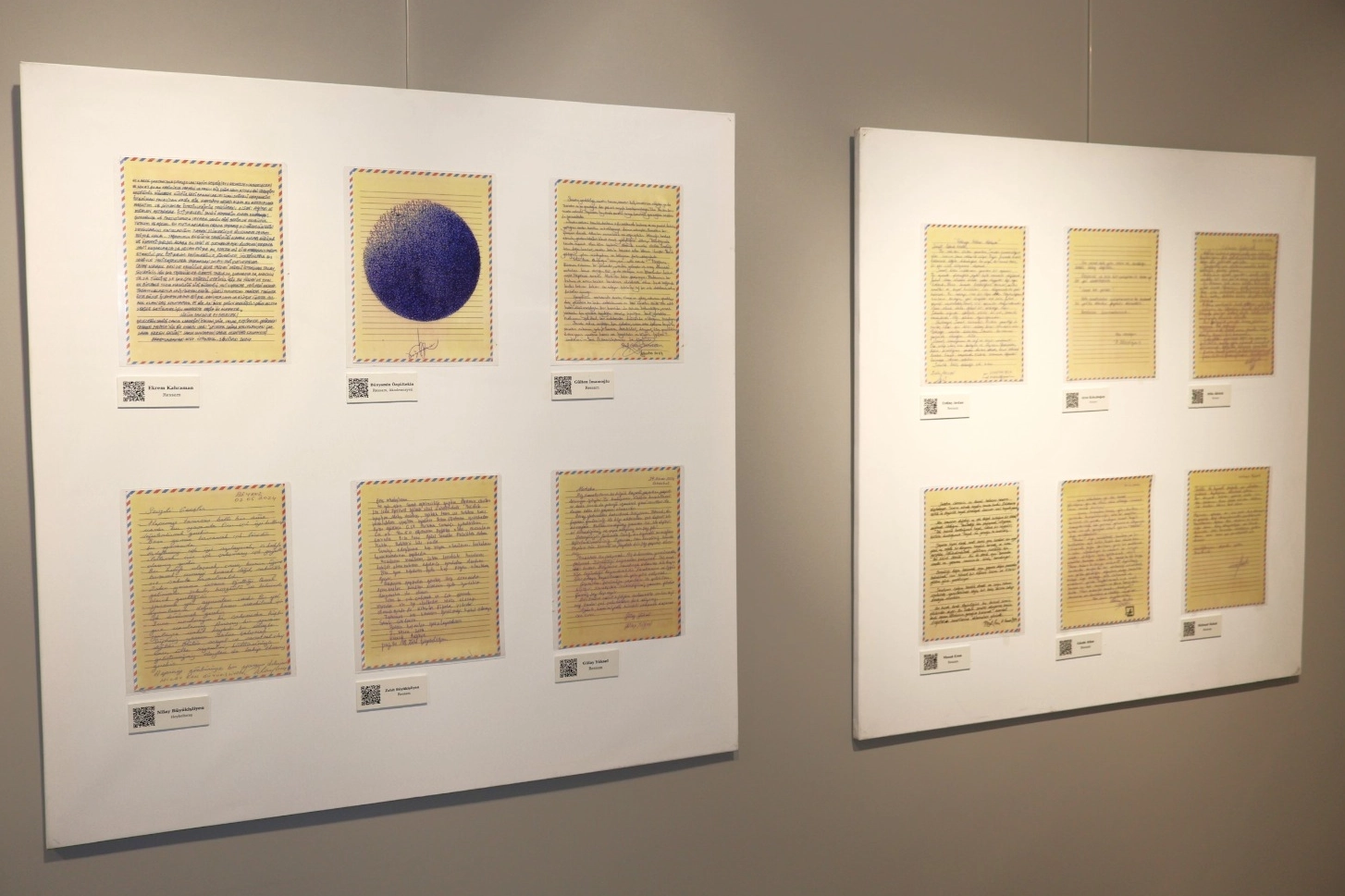 Ustalardan Gençlere Mesajlar sergisi kapsamında Evrim Sanat Galerisi'nde ustaların mektupları sergileniyor.