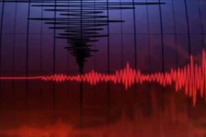 Ege Denizi'nde meydana gelen 5.1 büyüklüğündeki deprem sonrası oluşan dalgalar