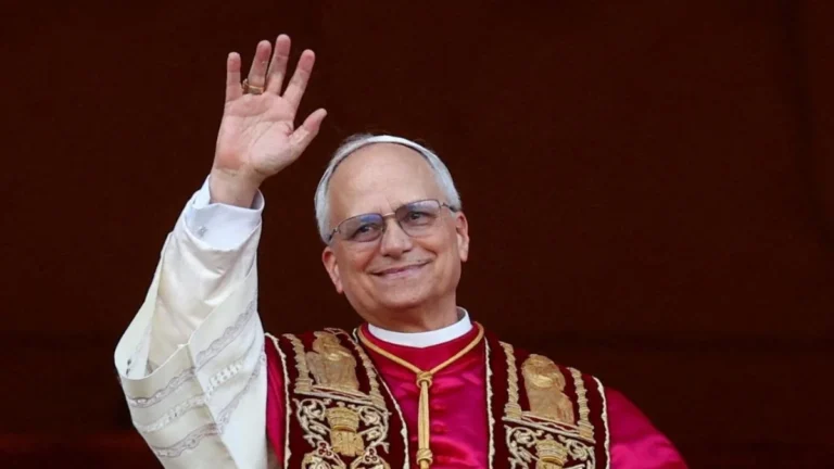 Papa Francis, şeytan çıkarıcı rahiplerle Vatikan'da bir araya geldi.