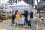 Yalova Belediyesi'nin Ramazan Bayramı'nda sunduğu ücretsiz kabristan ziyaretçi servisleri ve ikramlar