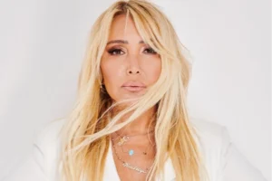 Yonca Evcimik, '90'lar Ekspresi' adlı yeni gösterisi için prova ve spor kampında