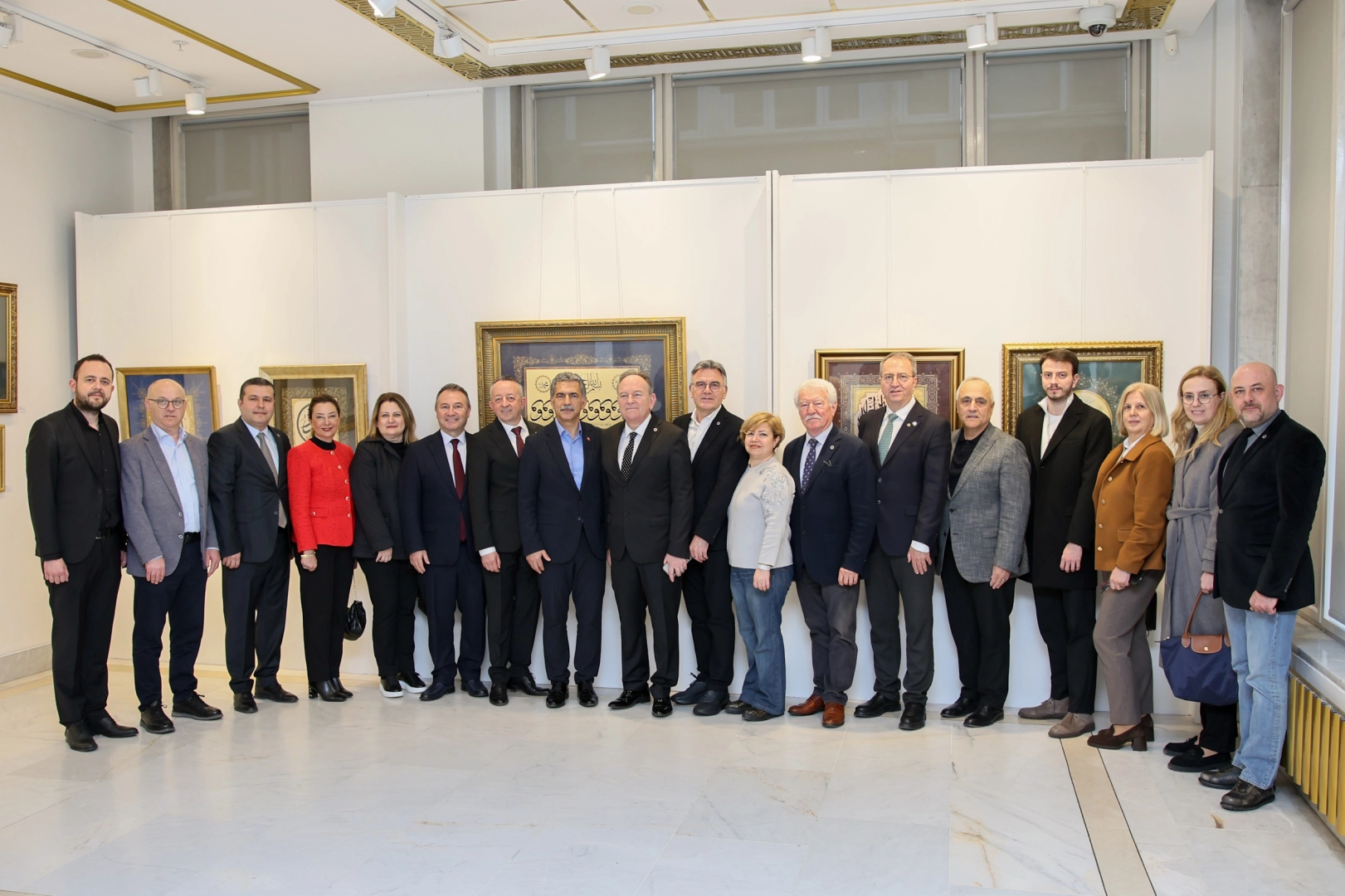 Bursa'da Zer-i Nab Tezhip Sergisi açıldı, geleneksel sanatlar sergilendi