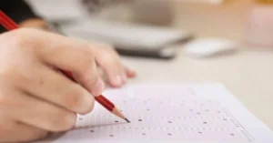 Milli Eğitim Bakanlığı'nın yeni sınav sisteminde bağlam temelli soruların kullanıldığını gösteren görsel