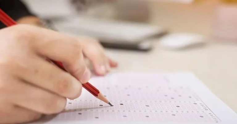 Milli Eğitim Bakanlığı'nın yeni sınav sisteminde bağlam temelli soruların kullanıldığını gösteren görsel