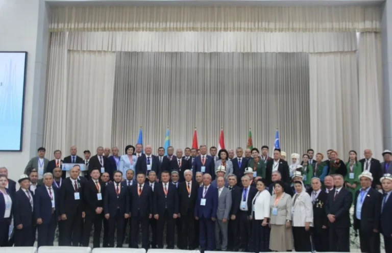 Fergana'da düzenlenen Dostluk Forumu'nda Türk dünyası temsilcileri bir arada