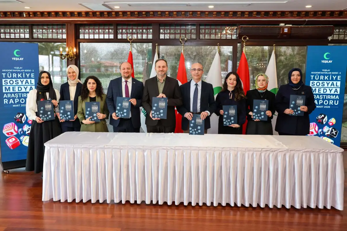 Yeşilay'ın sosyal medya bağımlılığına dair yayınladığı raporun sonuçları ve uyarıları