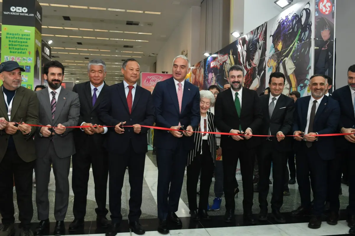 Ankara Kitap Fuarı'nın ATO Congresium'daki açılışından genel bir görünüm
