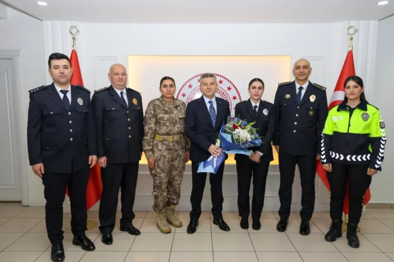 Artvin Valisi Turan Ergün, Polis Haftası dolayısıyla İl Emniyet Müdürü Murat Güneş'i ve teşkilat mensuplarını kabul etti.